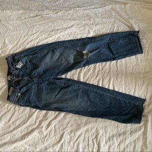 Sneak Peek boyfriend jeans